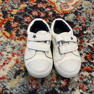 Converse like toddler shoe